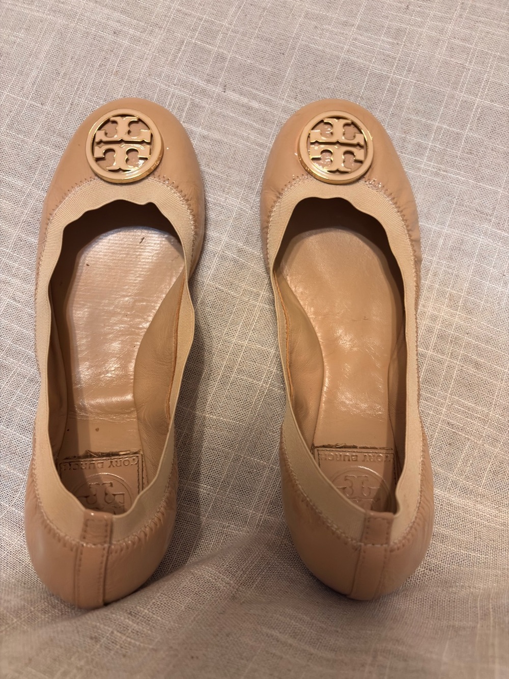 Tory Burch Caroline Nude Patent Leather Ballet Flats Gold Logo Size 8M